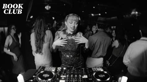 Jazzy House Mix at a Cocktail Lounge .